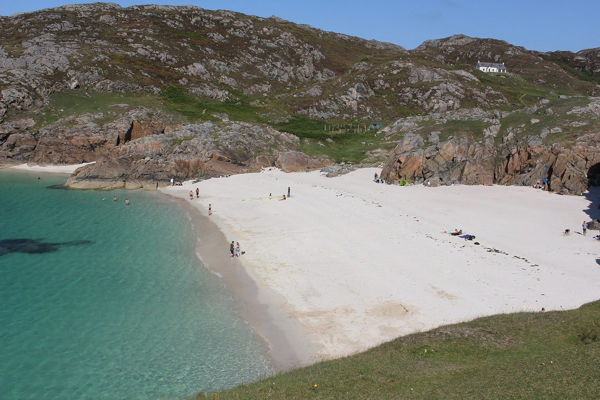 White shell sand and turquoise water at Achmelvich Beach in Assynt