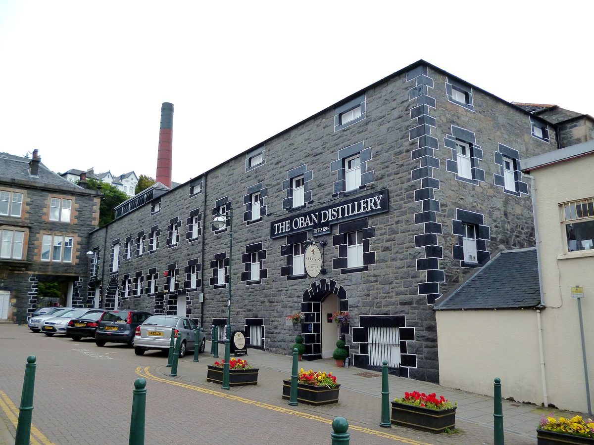 Oban distillery sitting in the centre of the harbour town of Oban