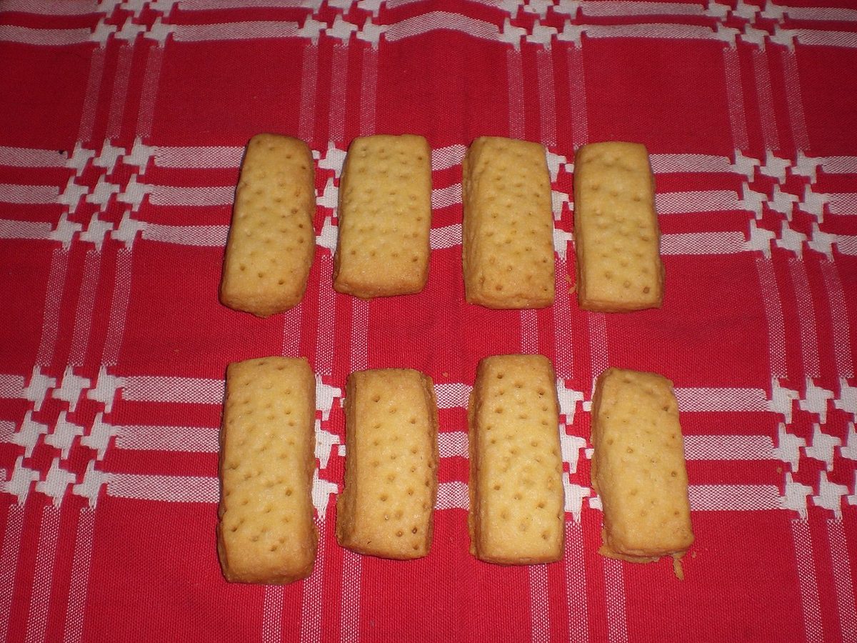 Buttery Scottish shortbread fingers