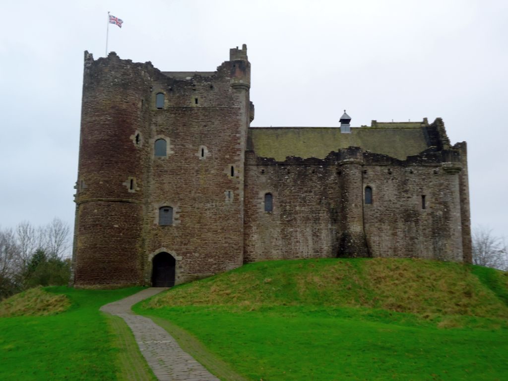 The gatehouse and great hall range at Doune Castle