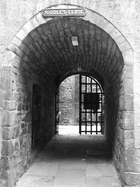 The stone-arched entrance to Riddle's Close in Edinburgh's Old Town, typical of the closes ghost walks use