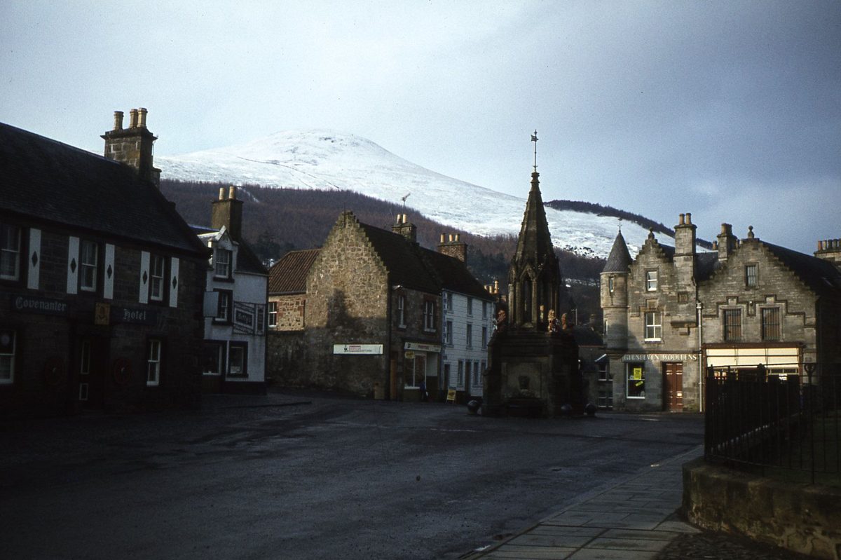 The square in Falkland, Fife, which doubled as 1940s Inverness in Outlander