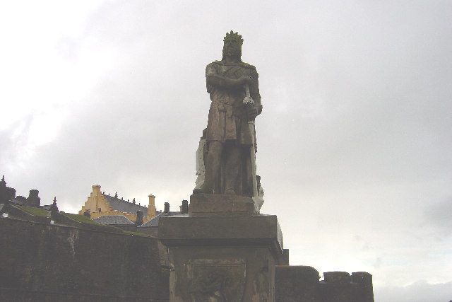The Robert the Bruce statue on Stirling Castle esplanade with the gold-limewashed Great Hall behind