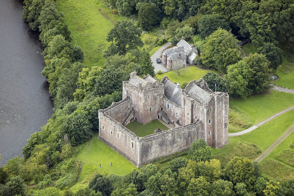Doune Castle from the air, showing the courtyard, curtain wall and the River Teith below
